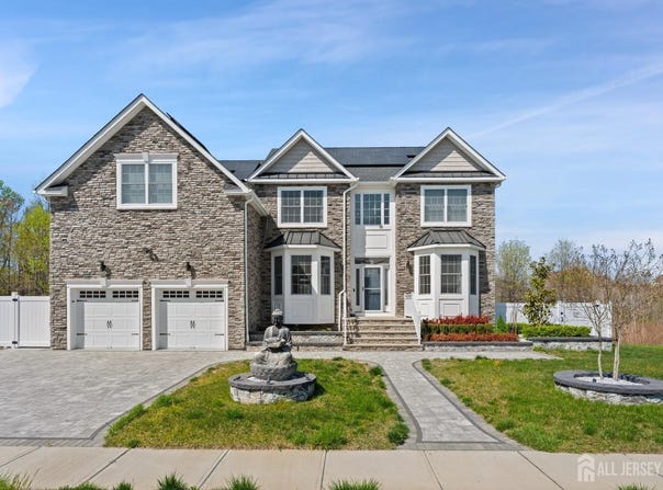 2 Hitching Post Place, Monroe, NJ 08831