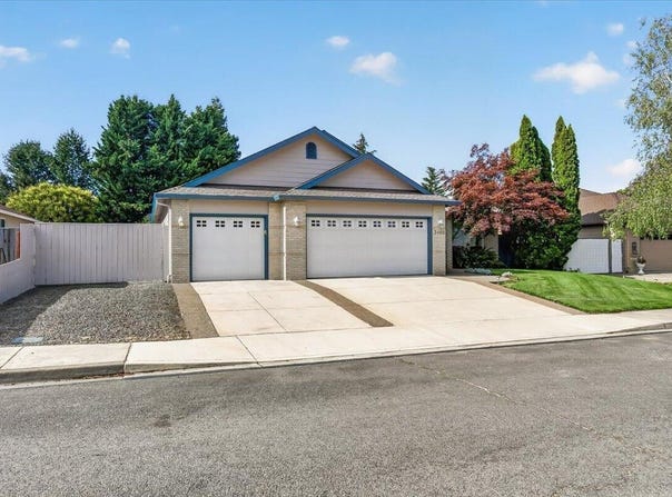 3460 Blue Blossom Drive, Medford, OR 97504
