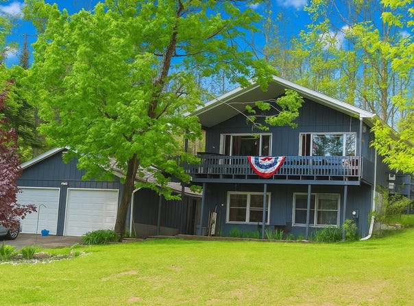 10176 Lakeview Drive, Atlanta, MI 49709