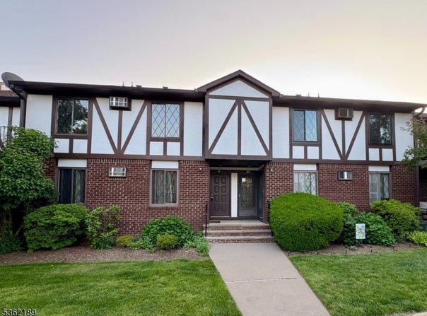 69 Farm Rd, Hillsborough Twp., NJ 08844-4471