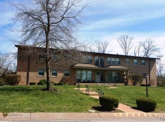 4 Delcrest Court, St Louis, MO 63124