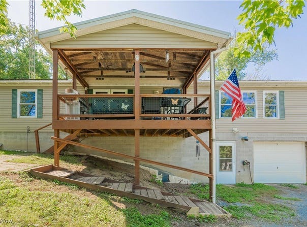 2176 Pageant Road SE, Carrollton, OH 44615