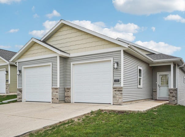 1206 Tivoli Circle, Oregon, WI 53575