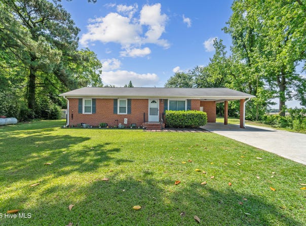 460 S Nc 111 Highway, Chinquapin, NC 28521