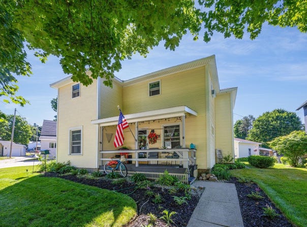422 E PINE STREET, CADILLAC, MI 49601