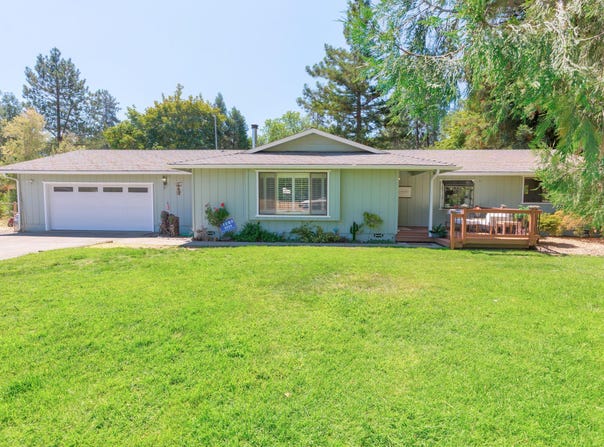 8122 New Hope Road, Grants Pass, OR 97527