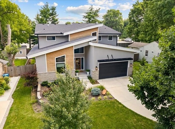 2705 W 74th Street, Prairie Village, KS 66208