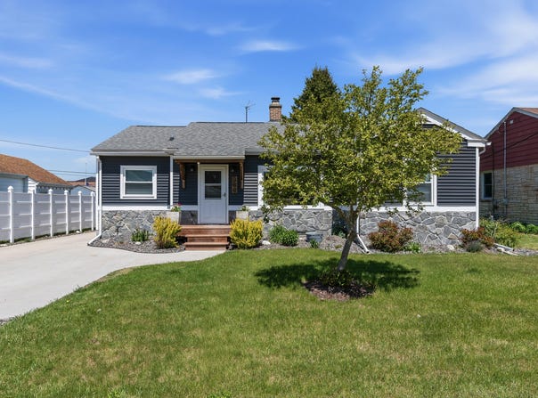 366 3rd St, Kewaskum, WI 53040