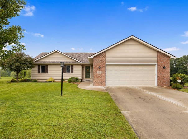 5371 Bear Creek Pass Pass, Auburn, IN 46706