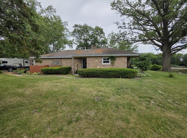 23041 Moline Road, Sterling, IL 61081