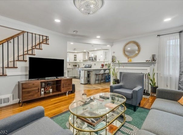 36 Woodcrest Cir, Springfield Twp., NJ 07081-1517