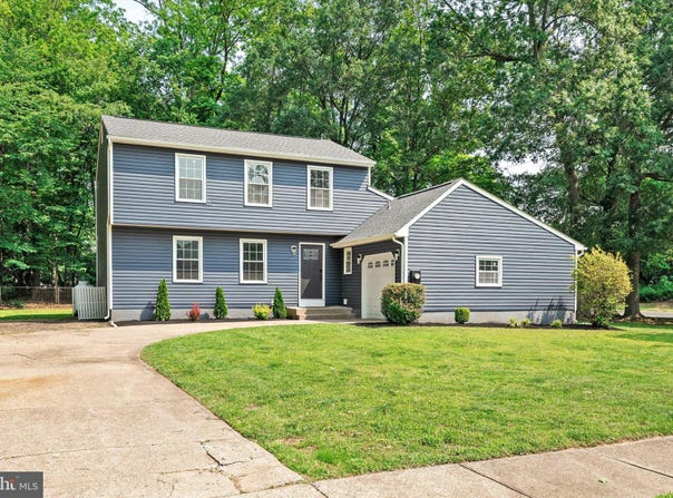 2 TALL TIMBER LANE, BURLINGTON, NJ 08016