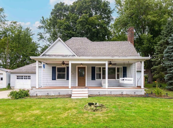 805 W 3RD Street, Delavan, IL 61734