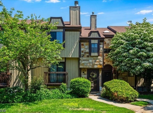 92 Nottingham Sq, Washington Twp., NJ 07840-4233