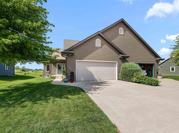 322 BLACKBIRD Street, NORTH FOND DU LAC, WI 54937