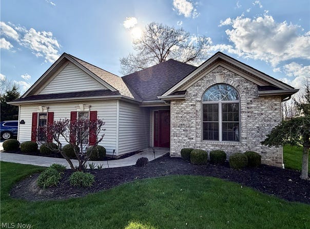 22 Walker Circle, Girard, OH 44420