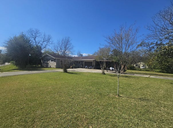 2412 Collins, West Orange, TX 77630