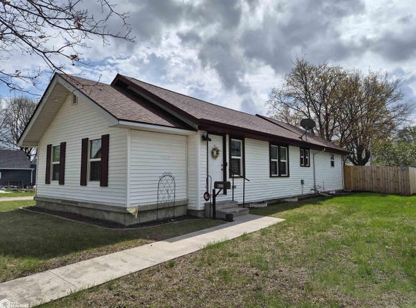 812 8Th Avenue E, Oskaloosa, IA 52577