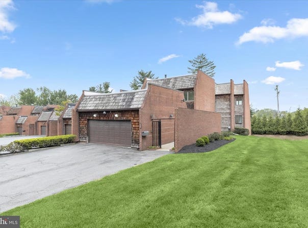 110 OLD CROSSING DR, BALTIMORE, MD 21208