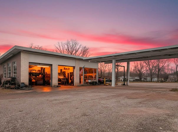 608 E Main Street, Willow Springs, MO 65793