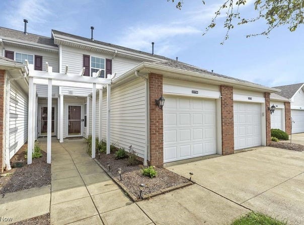 15790 Foxglove Lane, Middleburg Heights, OH 44130