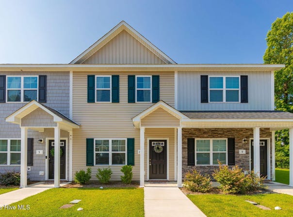 7 Jaydn Drive W, Jacksonville, NC 28546