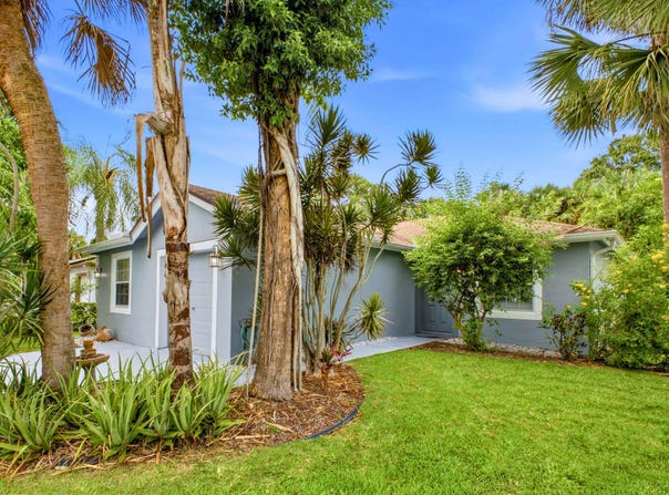 5418 CLUB Circle, Haverhill, FL 33415