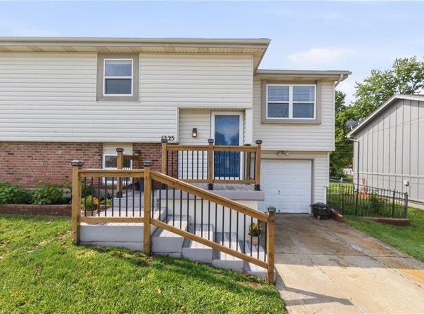 1225 E Cothrell Street, Olathe, KS 66061
