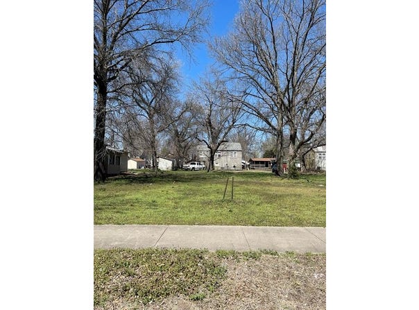 2319 Crawford, Parsons, KS 67357