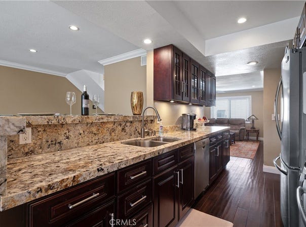 2268 Rose Avenue, Signal Hill, CA 90755