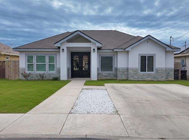 3051 Samuel Dr, Eagle Pass, TX 78852