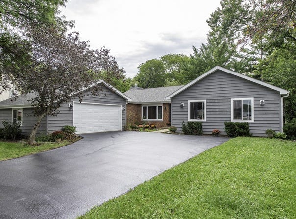 579 Phillips Circle, Antioch, IL 60002