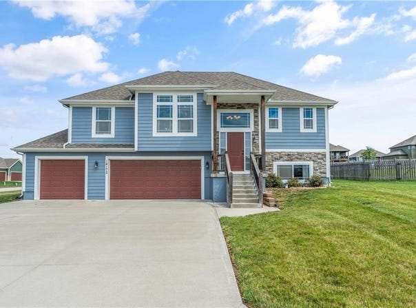 14172 Rockaway Court, Basehor, KS 66007