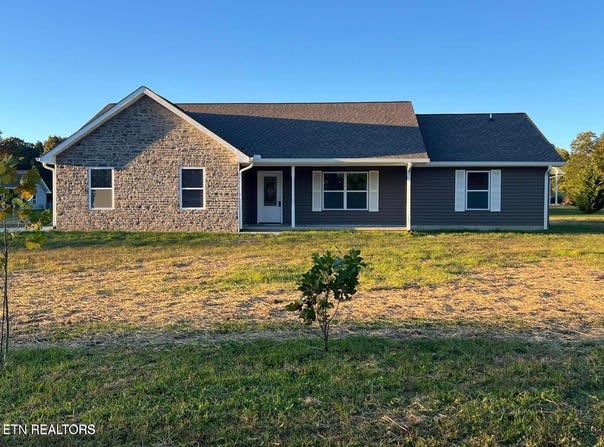 453 Hinch Mountain View Rd, Crossville, TN 38555