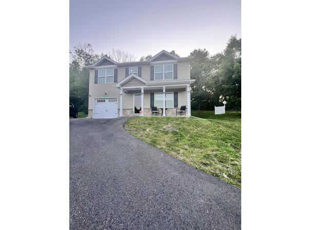 108 HOLMGREN DR Drive, Stroudsburg, PA 18360