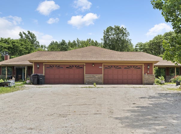 21337 North Cape St, Union Grove, WI 53182