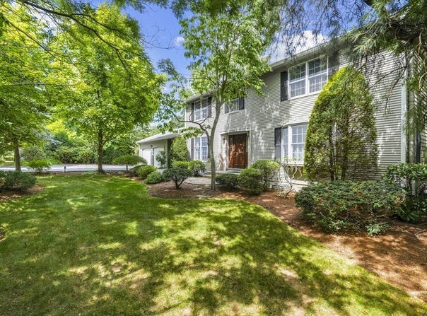 61 Kimberly Lane, Cranston, RI 02921