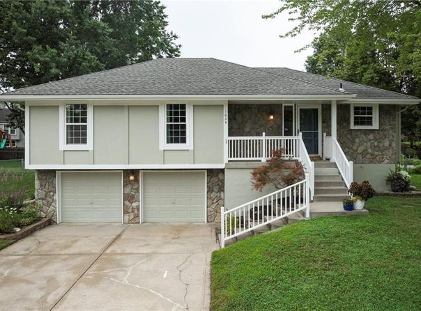 1004 NE Cedar Street, Lee's Summit, MO 64086