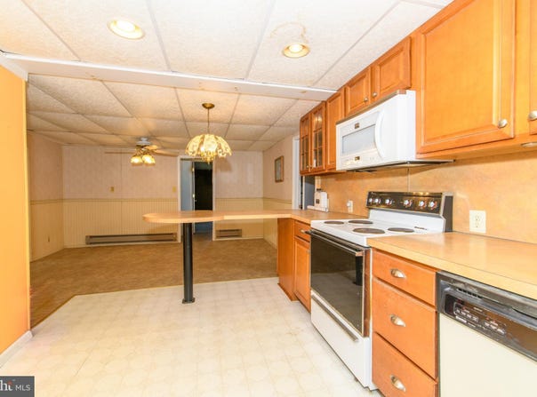7921 CORNING ROAD, ZIONSVILLE, PA 18092