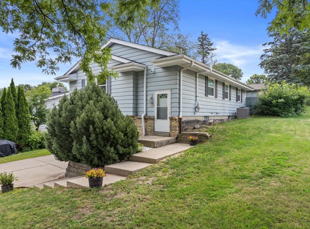 10749 W Keefe Ave, Wauwatosa, WI 53222