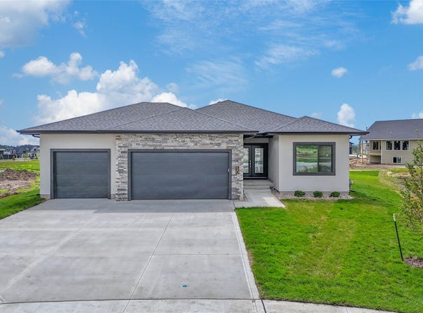 50 NW Crabtree Lane, Waukee, IA 50263