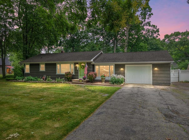 5674 Brunswick Boulevard, Waterford, MI 48327