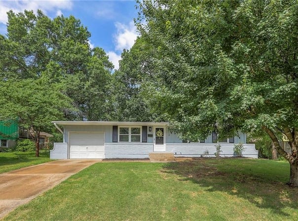 812 N Cheyenne Drive, Independence, MO 64056