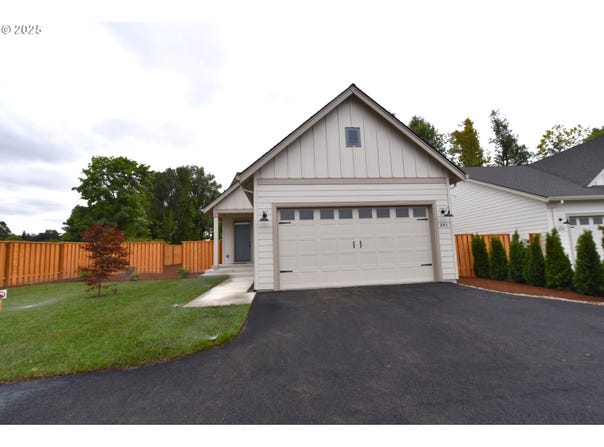 845 OAKLEAF WAY, Silverton, OR 97381