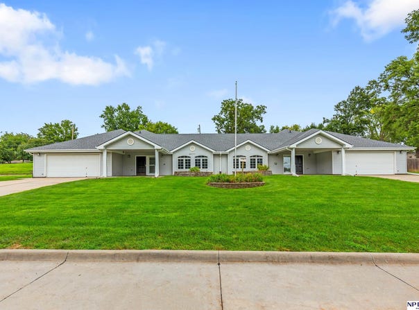 522 E 1st Street, Papillion, NE 68046-2451