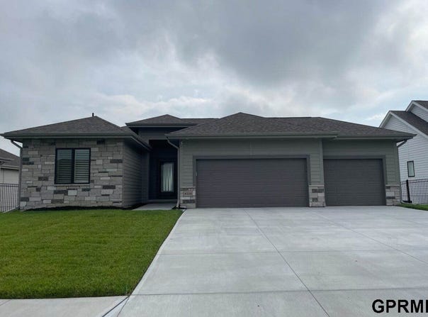 11905 South 110Th Street, Papillion, NE 68046