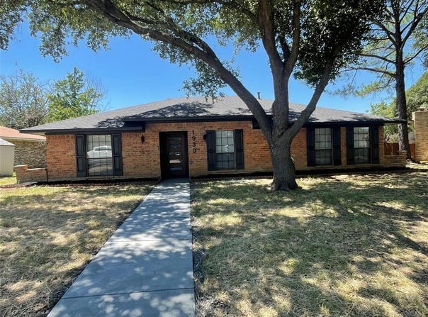 1930 Maxwell Drive, Lewisville, TX 75077