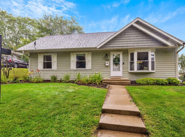 1204 Aldoro Dr, Waukesha, WI 53188