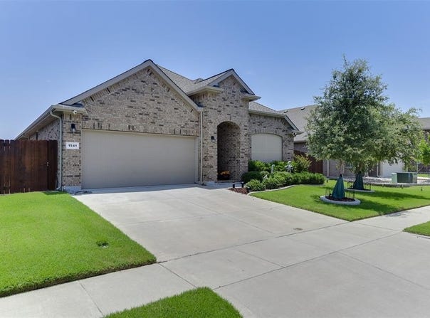 1541 Seabiscuit Drive, Granbury, TX 76049