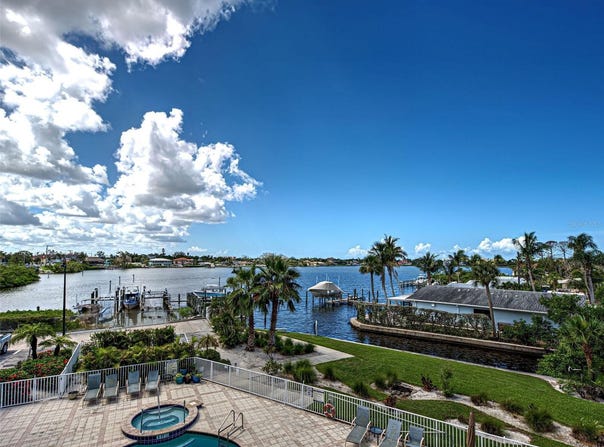 516 TAMIAMI TRAIL S, NOKOMIS, FL 34275